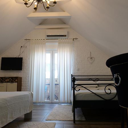 Apartments Idila 벨라 츠르크바 외부 사진