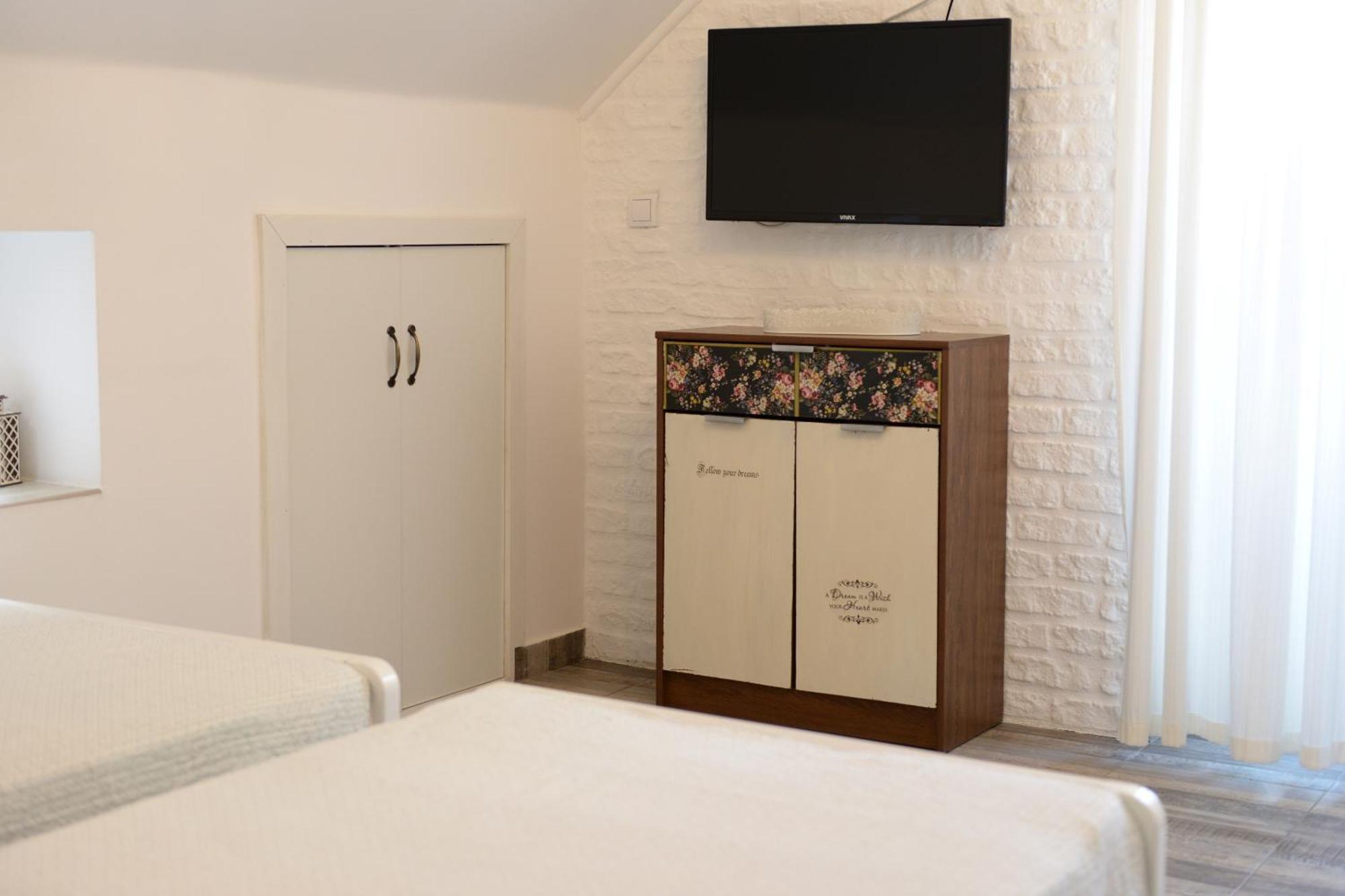 Apartments Idila 벨라 츠르크바 외부 사진