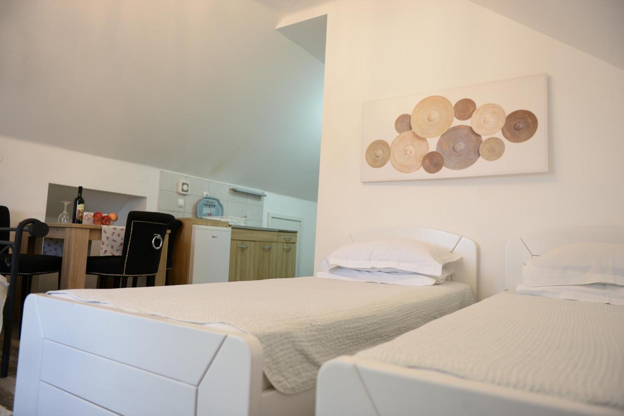 Apartments Idila 벨라 츠르크바 외부 사진