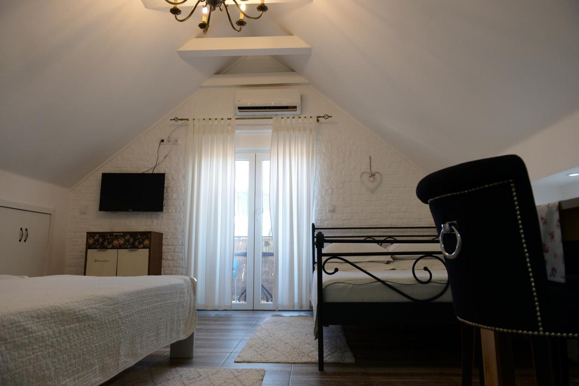Apartments Idila 벨라 츠르크바 외부 사진