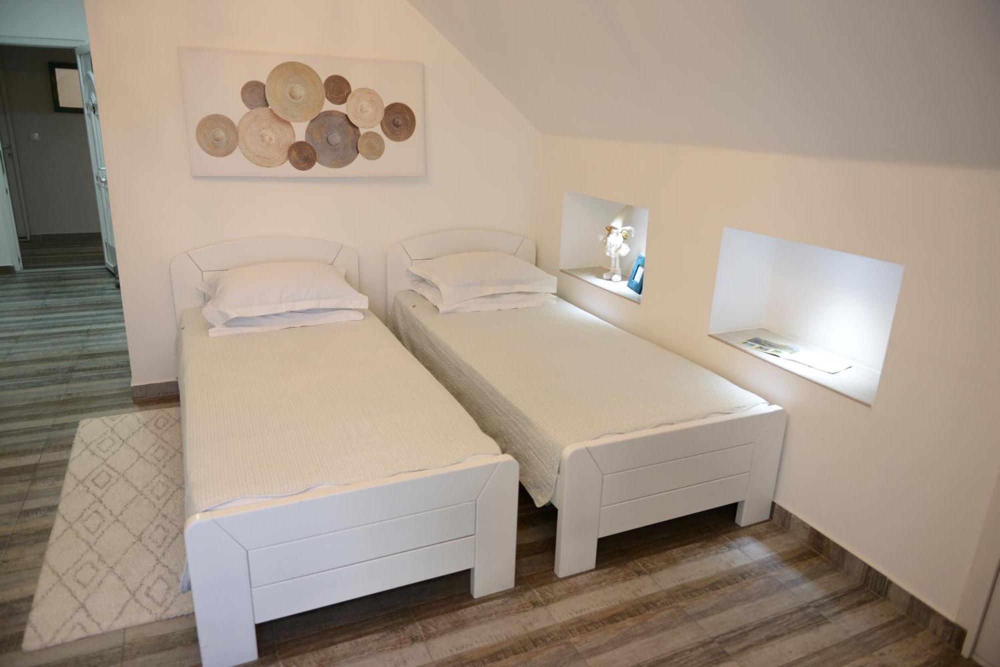 Apartments Idila 벨라 츠르크바 외부 사진