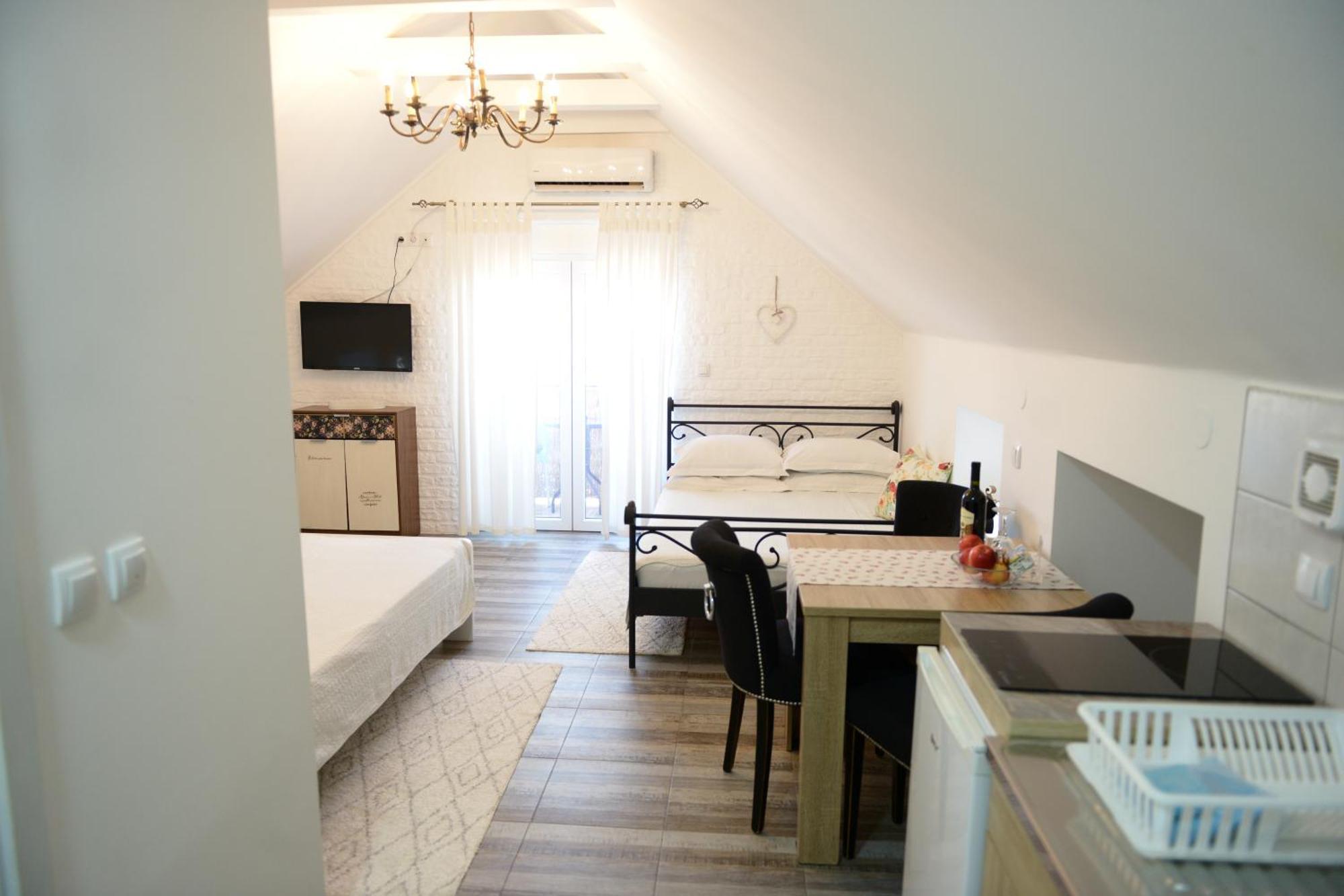 Apartments Idila 벨라 츠르크바 외부 사진