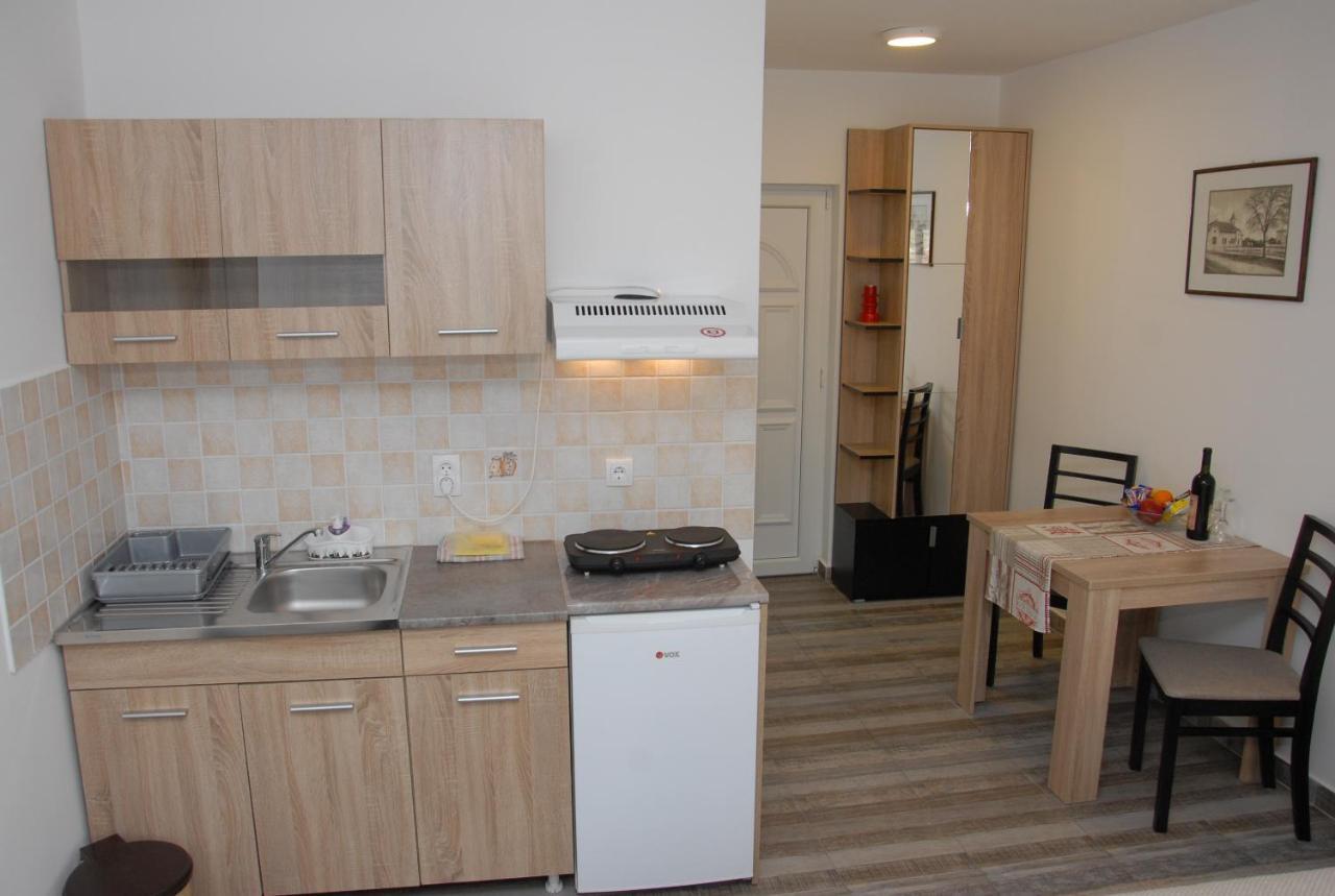 Apartments Idila 벨라 츠르크바 외부 사진