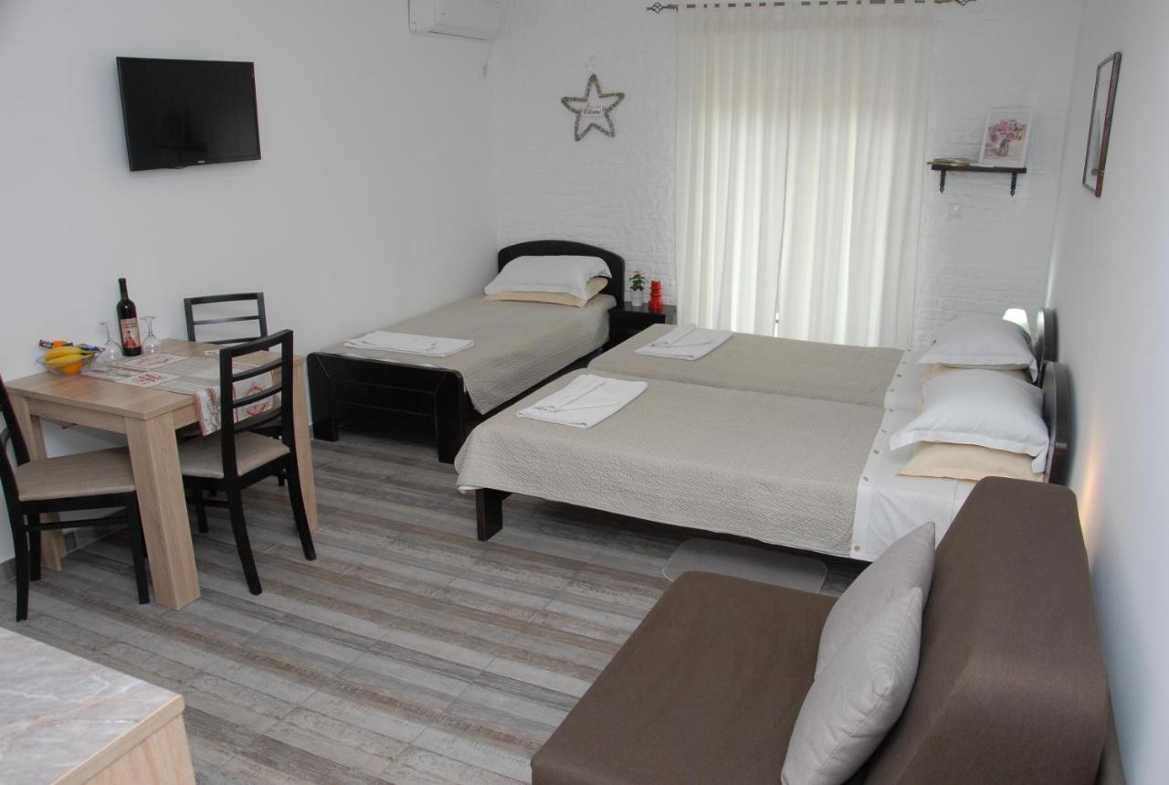 Apartments Idila 벨라 츠르크바 외부 사진